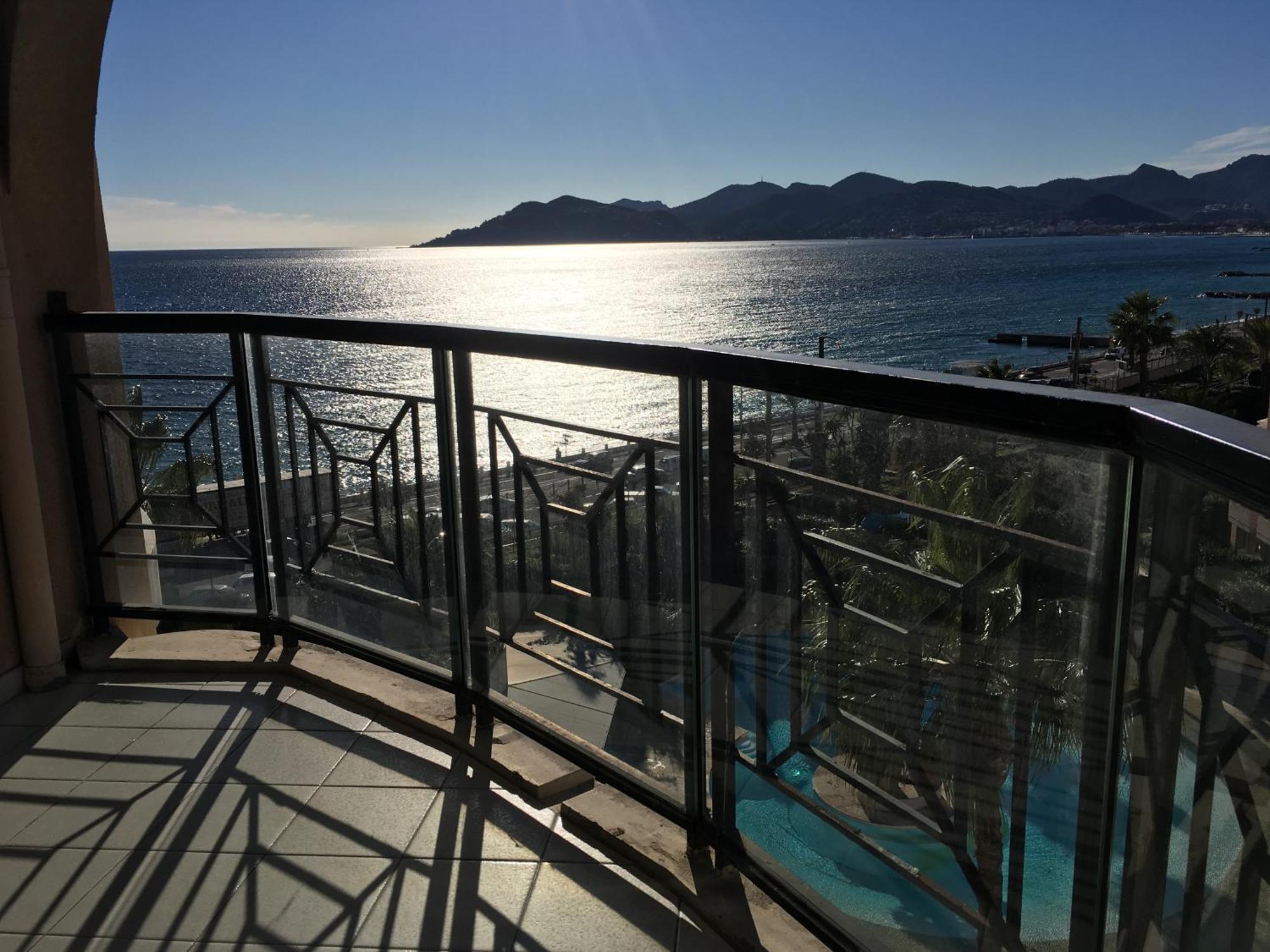Cannes Apartment With Sea View, Aircondition And Parking Екстериор снимка